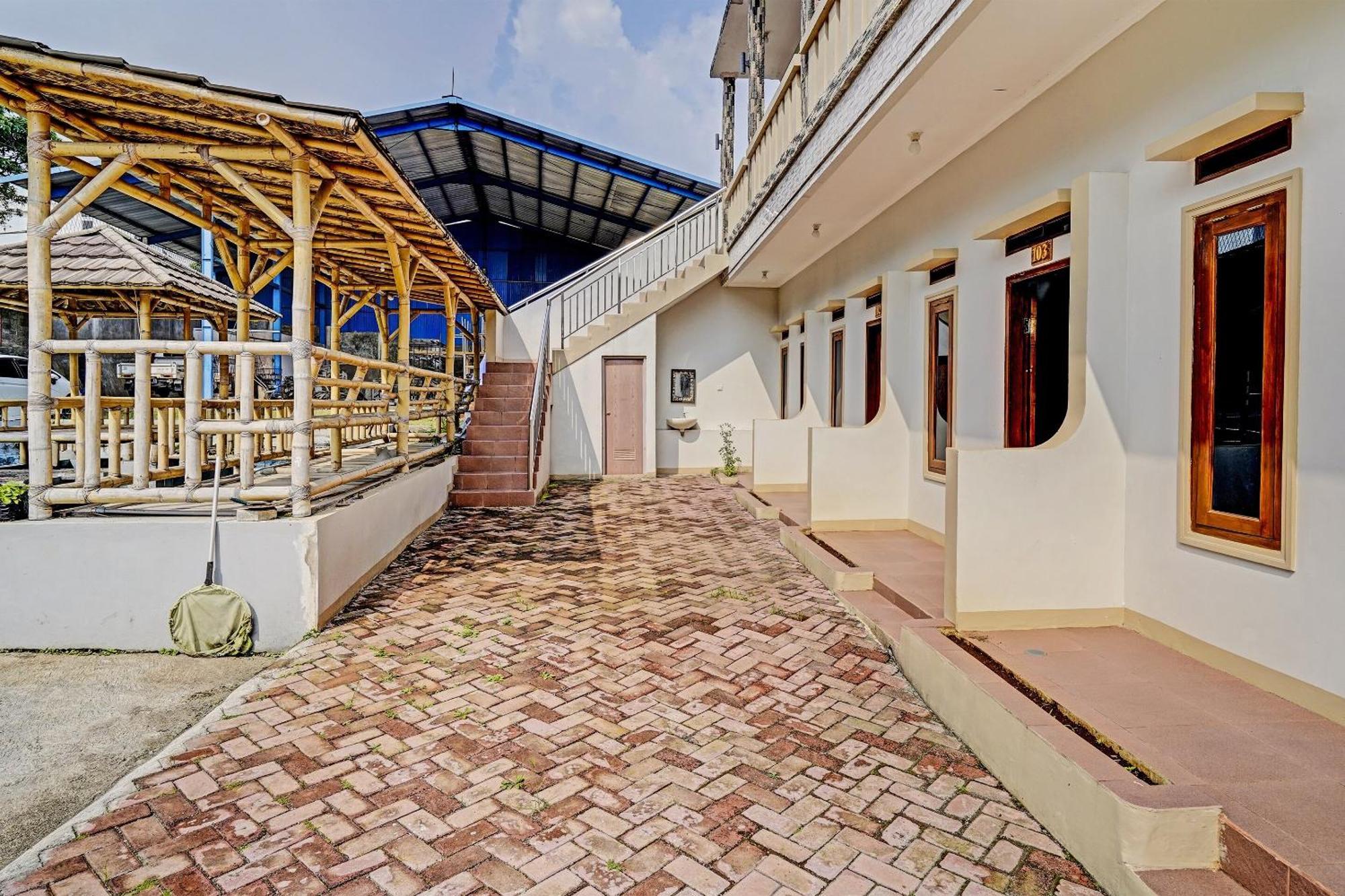 Oyo Life 91469 Pondok Pelita 伦邦 外观 照片